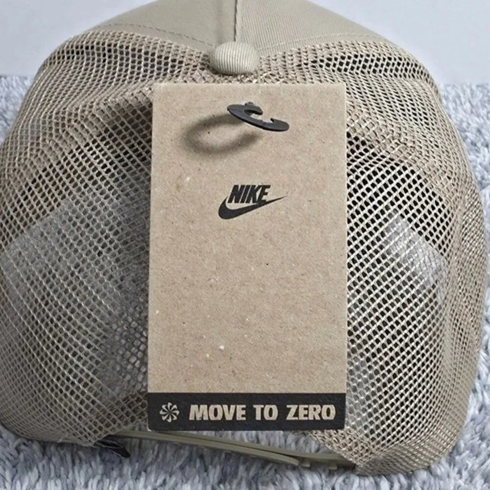 Nike Rise Trucker Snapback Hat Cap Unisex Size M/L‎ Khaki Swoosh II1314-247 NEW